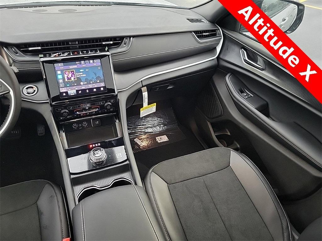 new 2025 Jeep Grand Cherokee car, priced at $38,099
