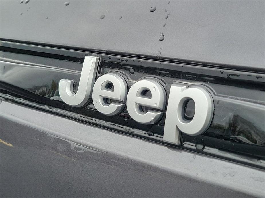 new 2025 Jeep Grand Cherokee car, priced at $39,006