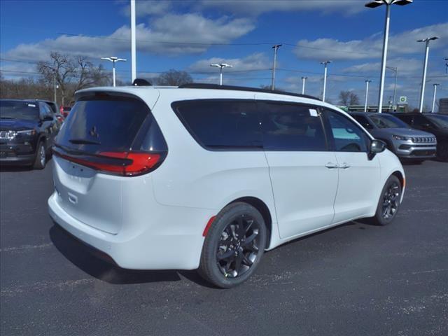 new 2024 Chrysler Pacifica car, priced at $46,991