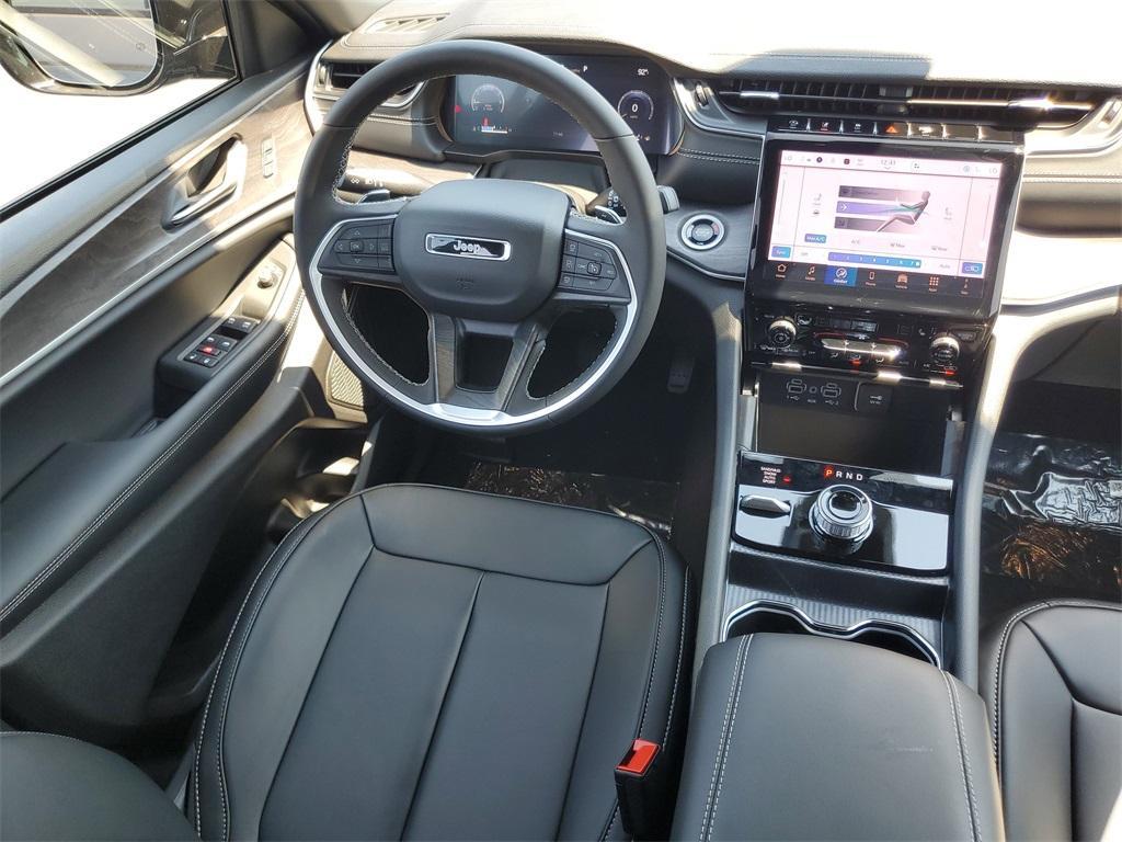 new 2025 Jeep Grand Cherokee car, priced at $48,986