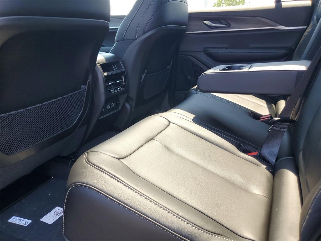 new 2025 Jeep Grand Cherokee car, priced at $48,986