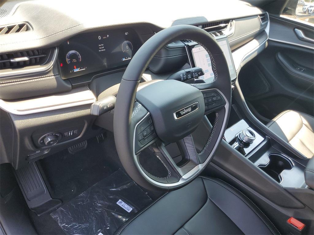 new 2025 Jeep Grand Cherokee car, priced at $48,986