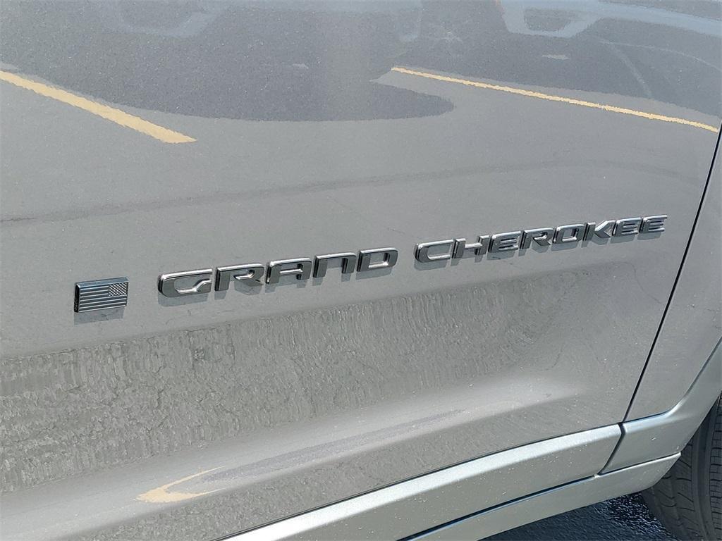 new 2025 Jeep Grand Cherokee car, priced at $48,986