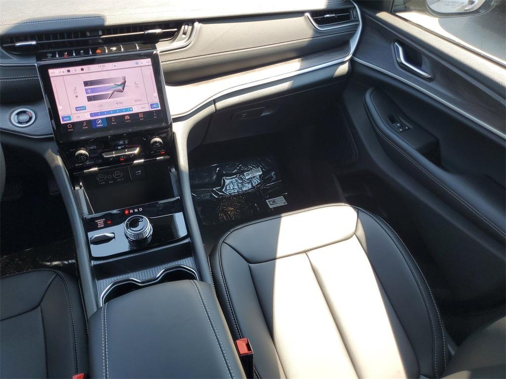new 2025 Jeep Grand Cherokee car, priced at $48,986