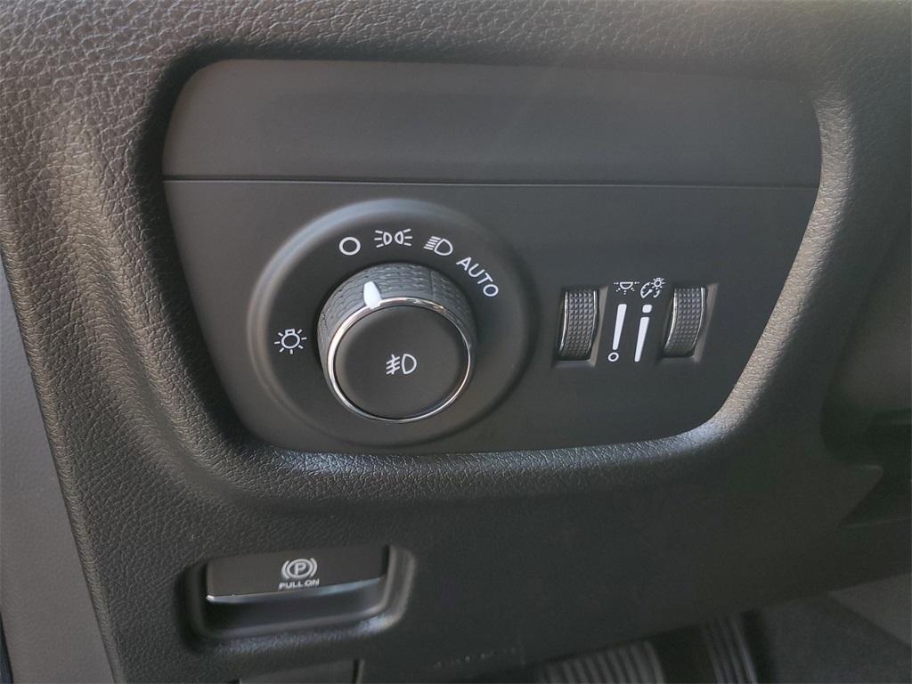 new 2025 Jeep Grand Cherokee car, priced at $48,986