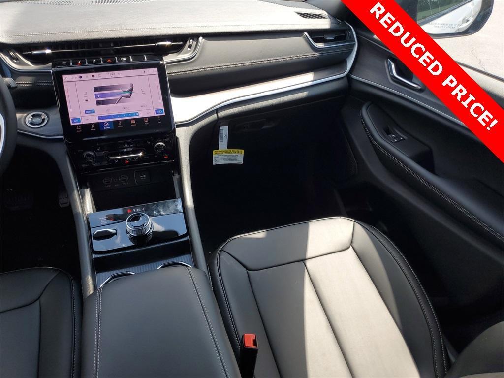 new 2025 Jeep Grand Cherokee car, priced at $44,488