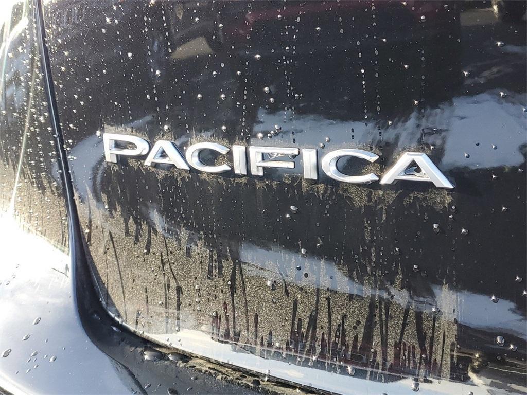 new 2025 Chrysler Pacifica Hybrid car, priced at $46,480