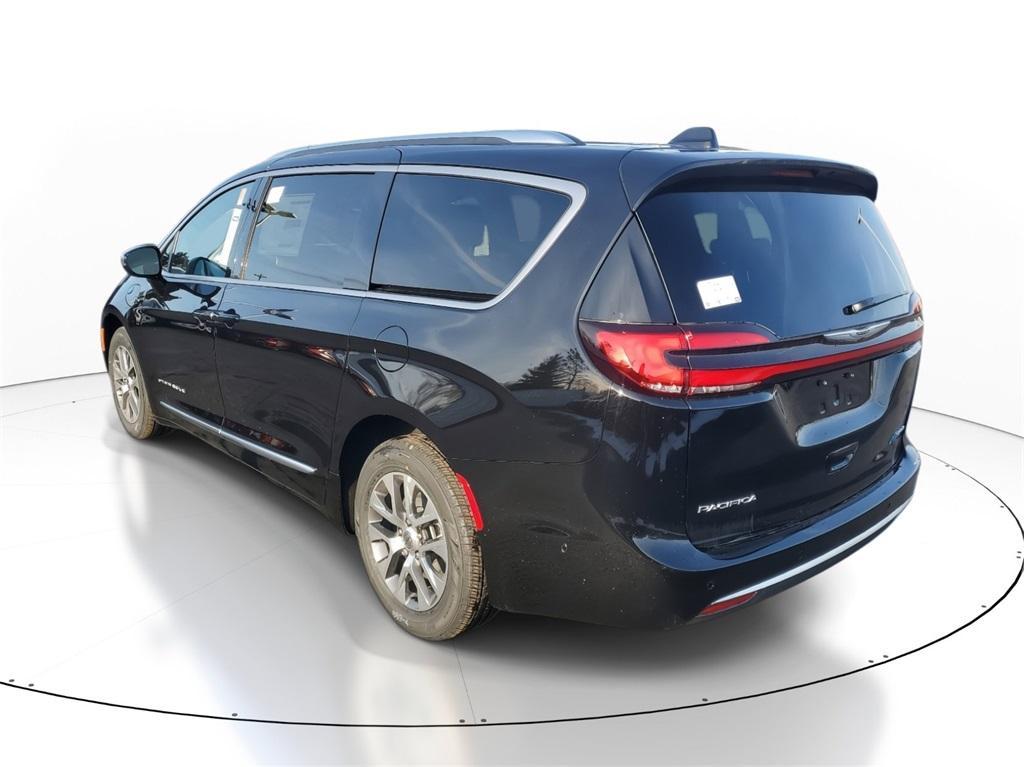 new 2025 Chrysler Pacifica Hybrid car, priced at $46,480