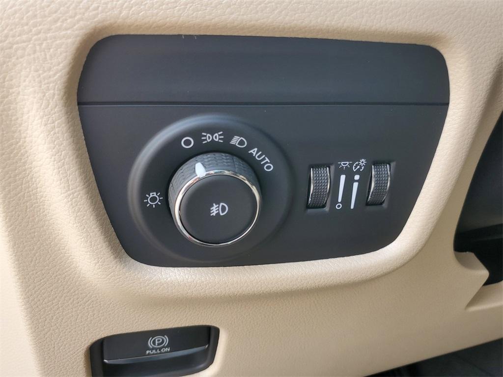 new 2025 Jeep Grand Cherokee car, priced at $39,531