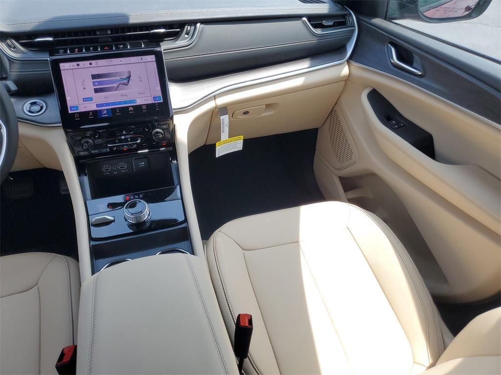 new 2025 Jeep Grand Cherokee car, priced at $39,531