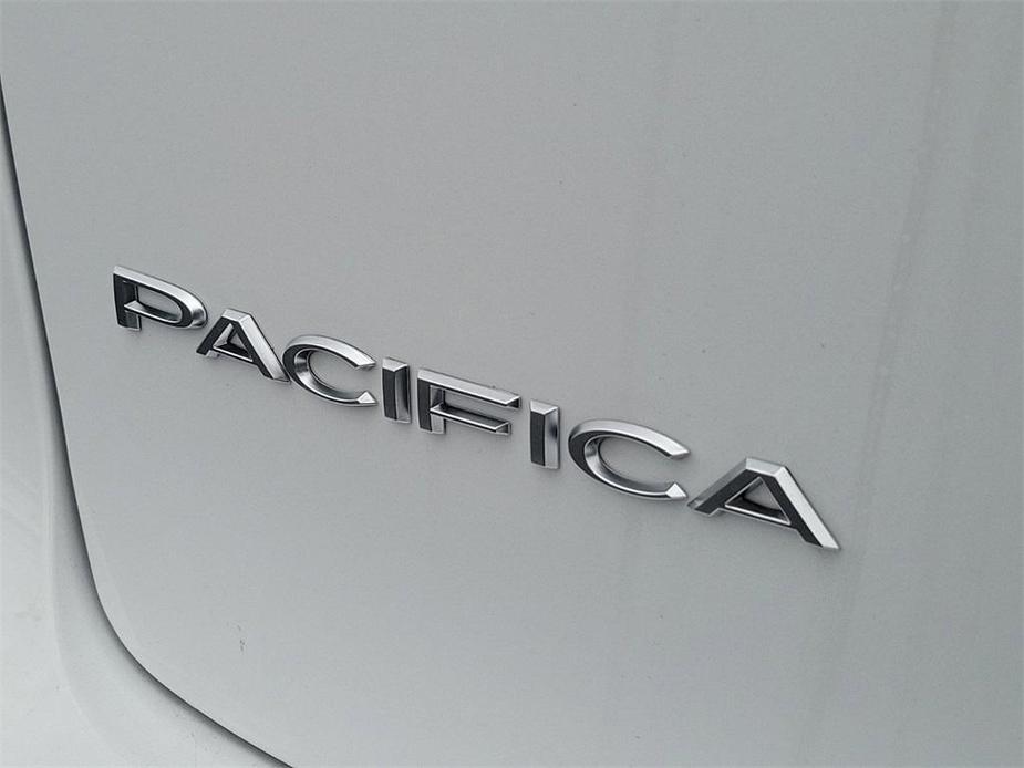 new 2025 Chrysler Pacifica Hybrid car, priced at $46,480