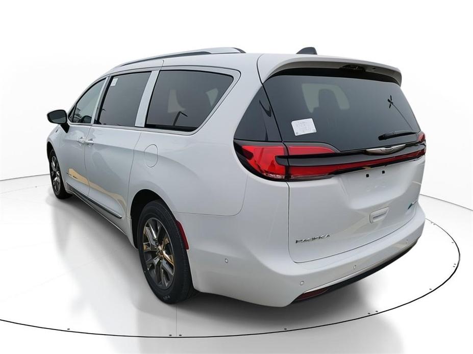 new 2025 Chrysler Pacifica Hybrid car, priced at $46,480