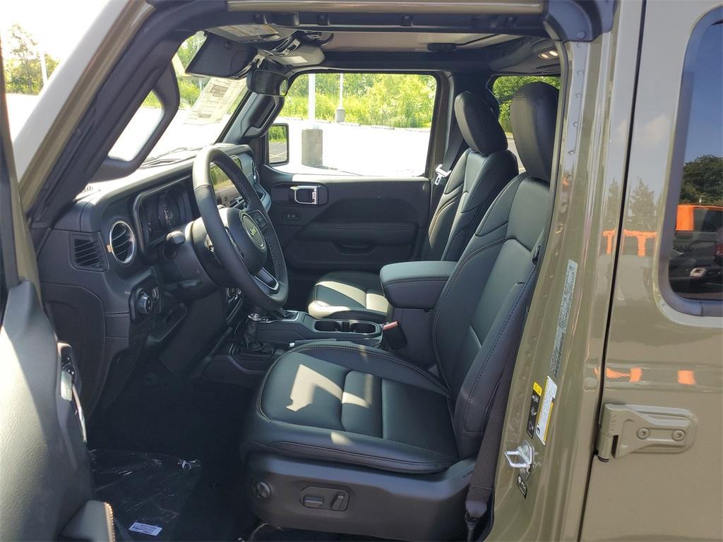 new 2025 Jeep Gladiator car, priced at $44,214