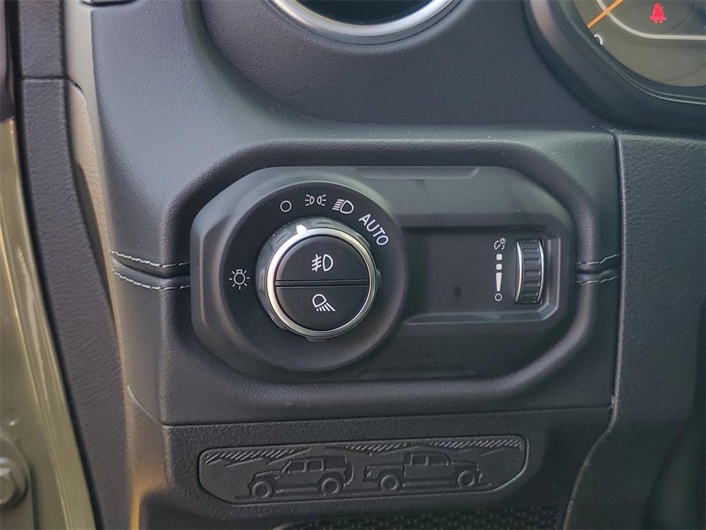 new 2025 Jeep Gladiator car, priced at $44,214