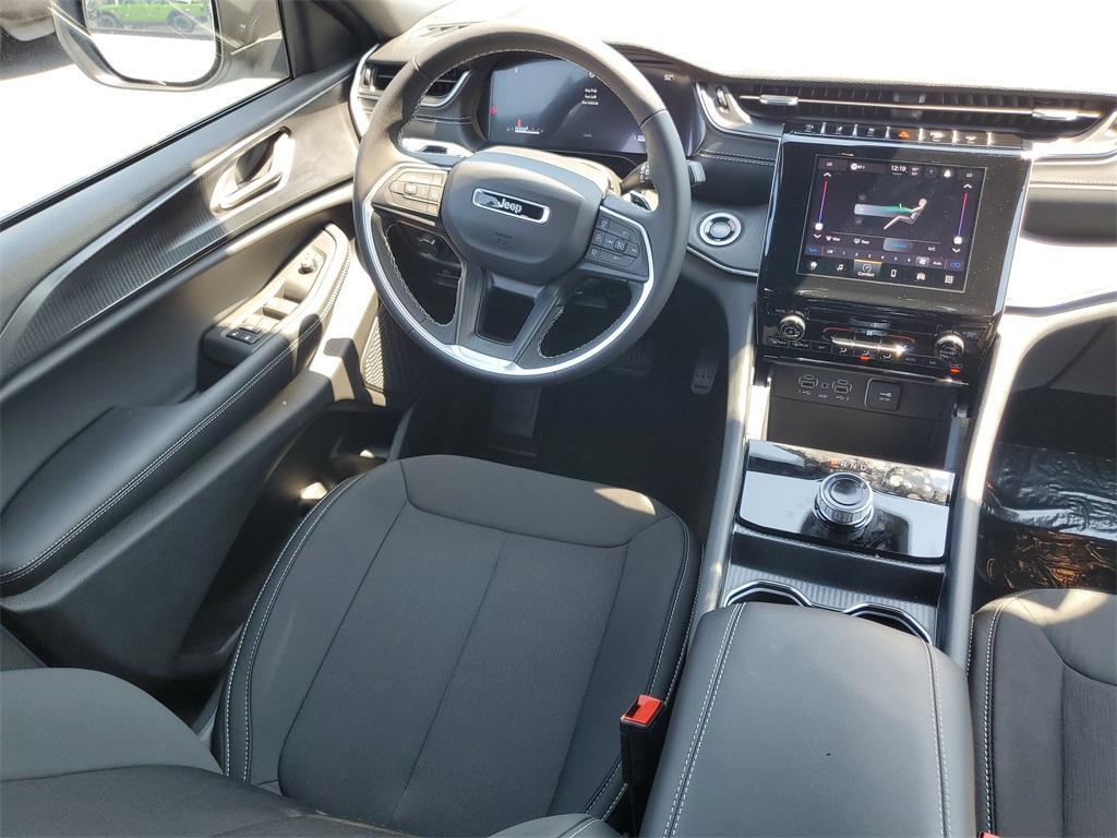 new 2025 Jeep Grand Cherokee car, priced at $38,530