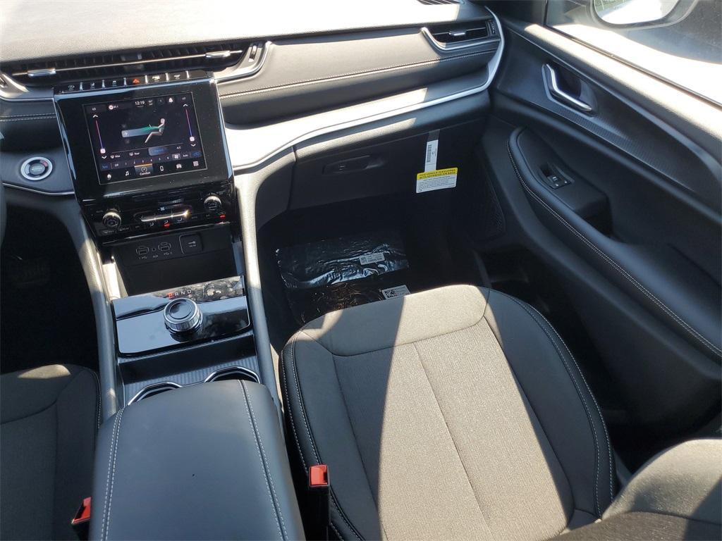 new 2025 Jeep Grand Cherokee car, priced at $38,530