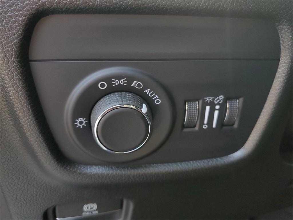 new 2025 Jeep Grand Cherokee car, priced at $38,530