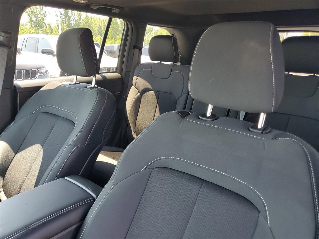 new 2025 Jeep Grand Cherokee car, priced at $38,530