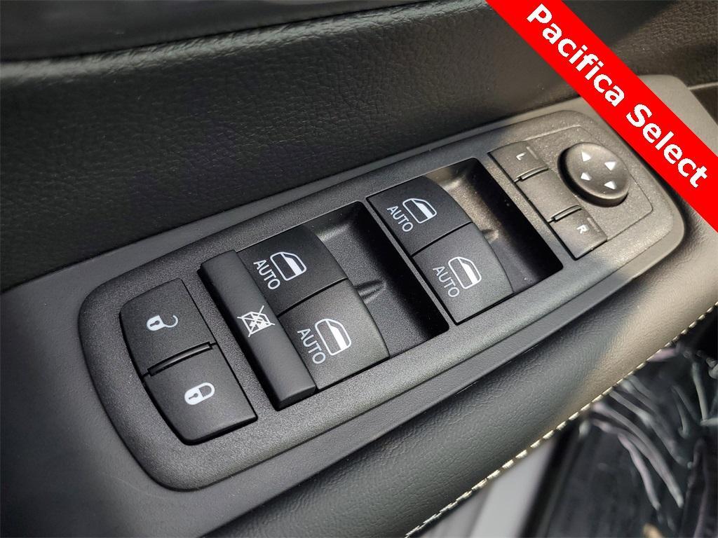 new 2025 Chrysler Pacifica car, priced at $39,716
