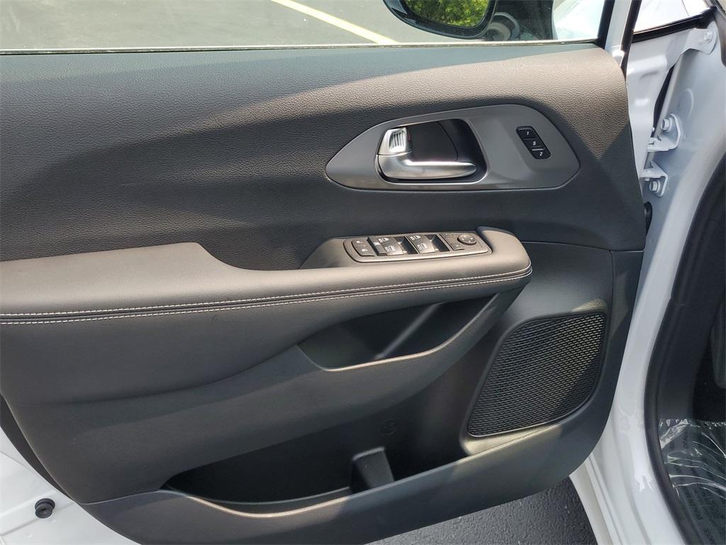 new 2025 Chrysler Pacifica car, priced at $45,225