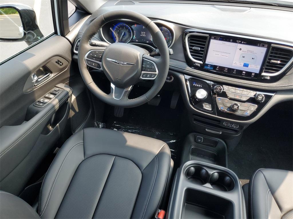 new 2025 Chrysler Pacifica car, priced at $45,225