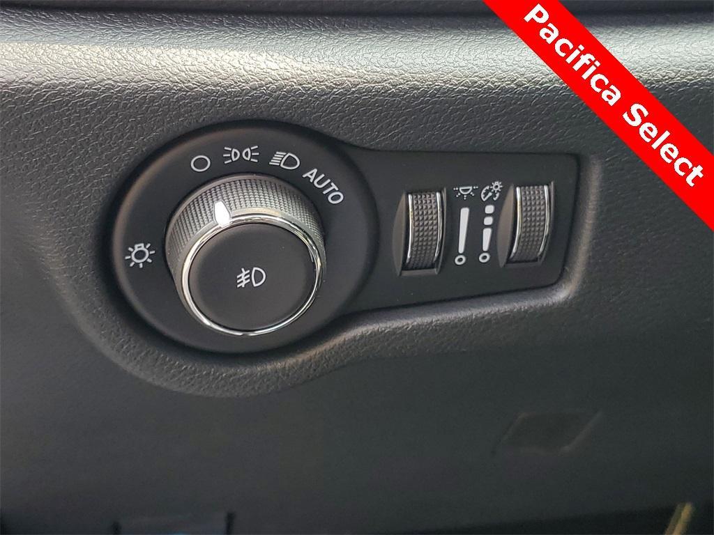 new 2025 Chrysler Pacifica car, priced at $39,716