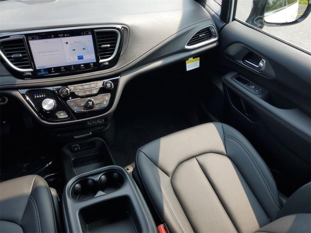 new 2025 Chrysler Pacifica car, priced at $45,225