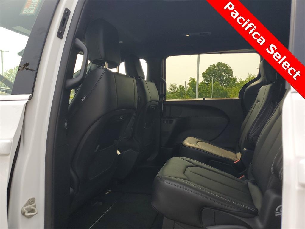 new 2025 Chrysler Pacifica car, priced at $39,716