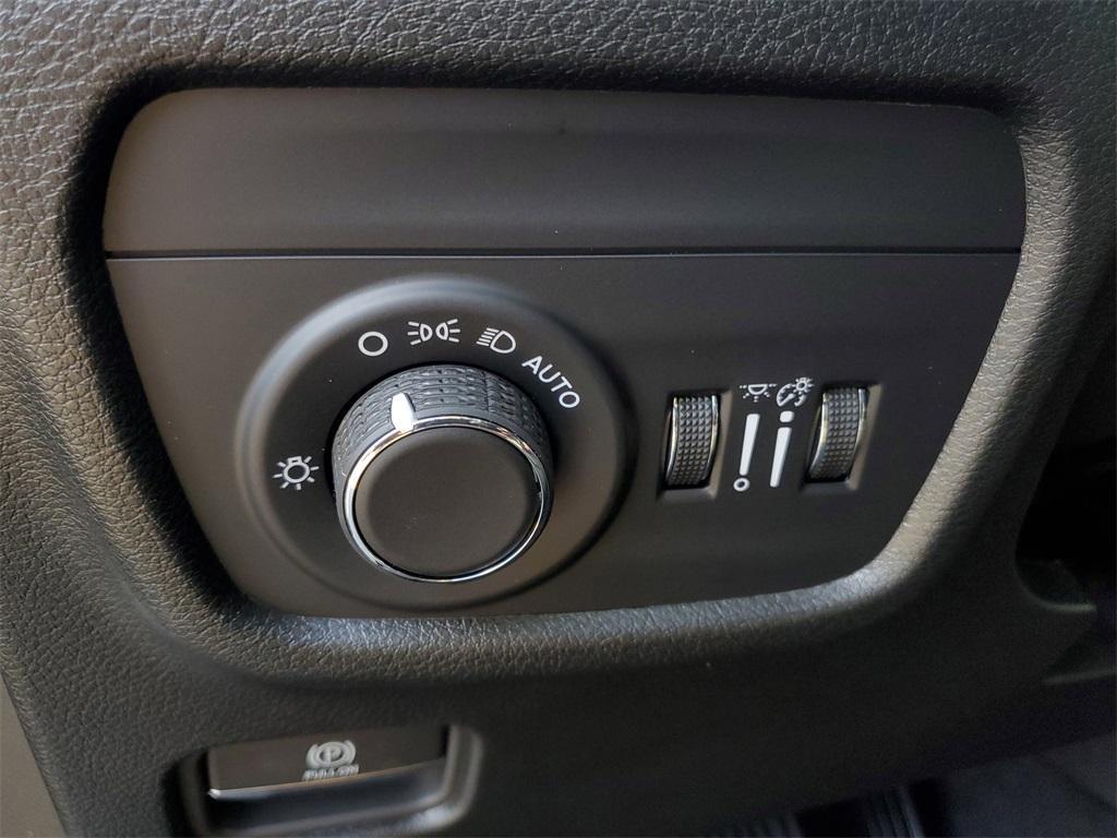 new 2025 Jeep Grand Cherokee car, priced at $37,943