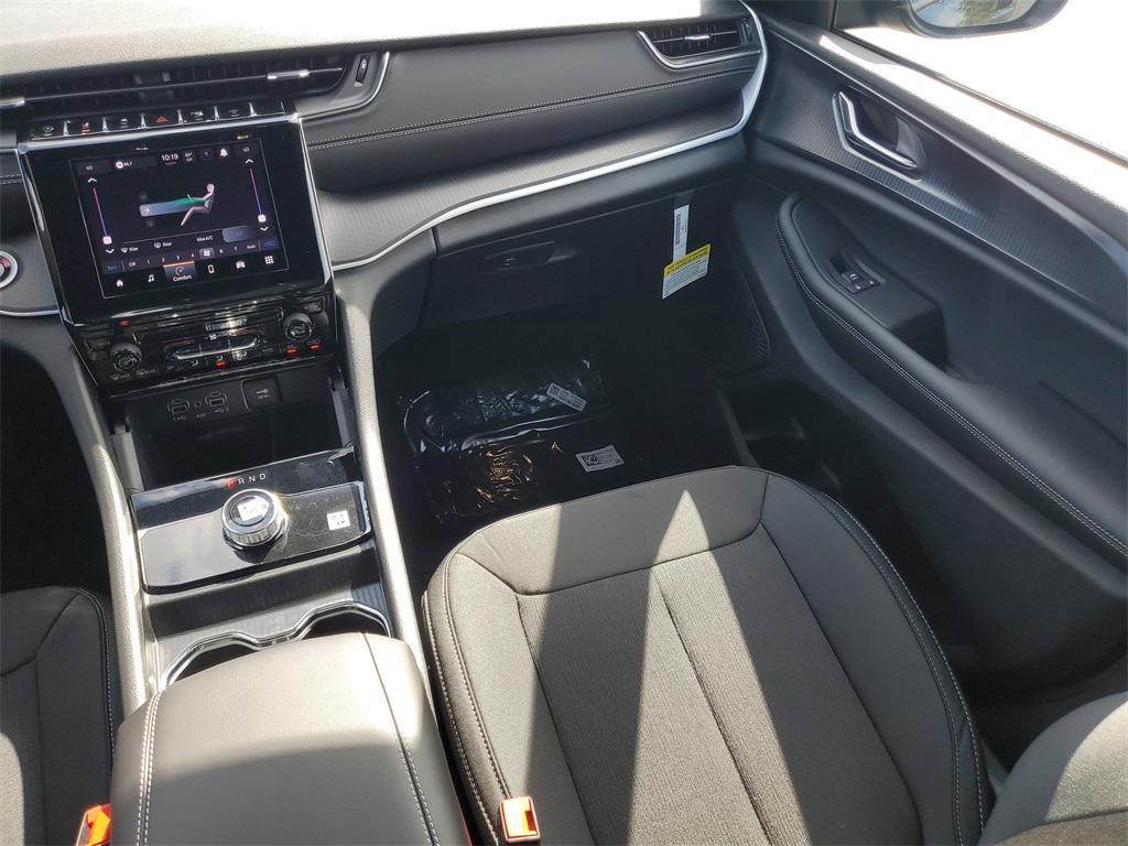 new 2025 Jeep Grand Cherokee car, priced at $37,943