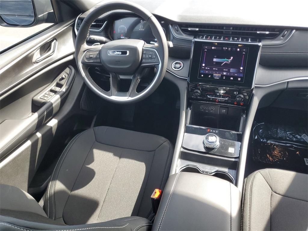 new 2025 Jeep Grand Cherokee car, priced at $37,943