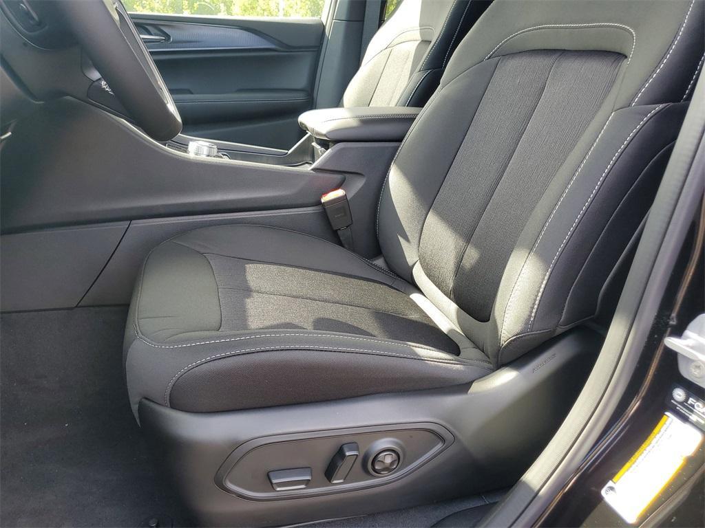 new 2025 Jeep Grand Cherokee car, priced at $37,943