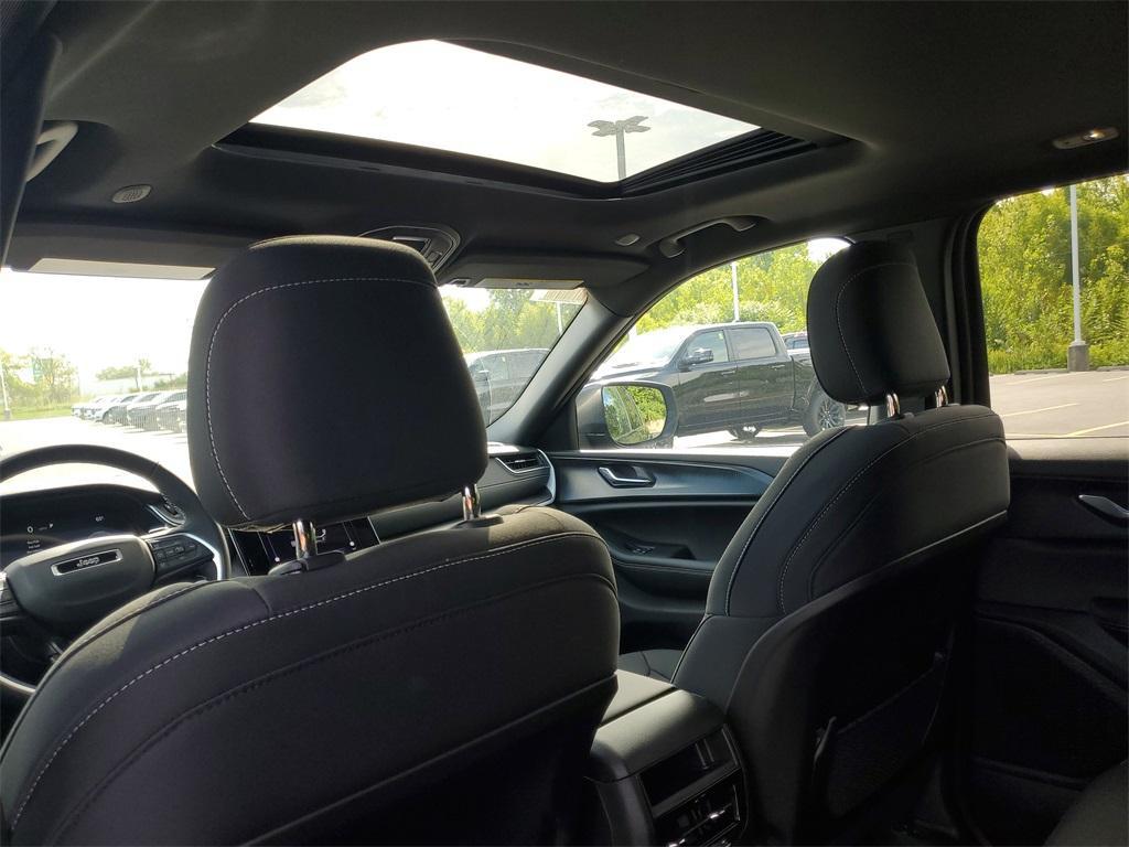 new 2025 Jeep Grand Cherokee car, priced at $37,943