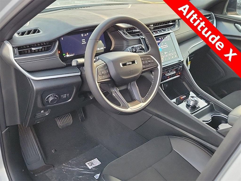 new 2025 Jeep Grand Cherokee car, priced at $40,599