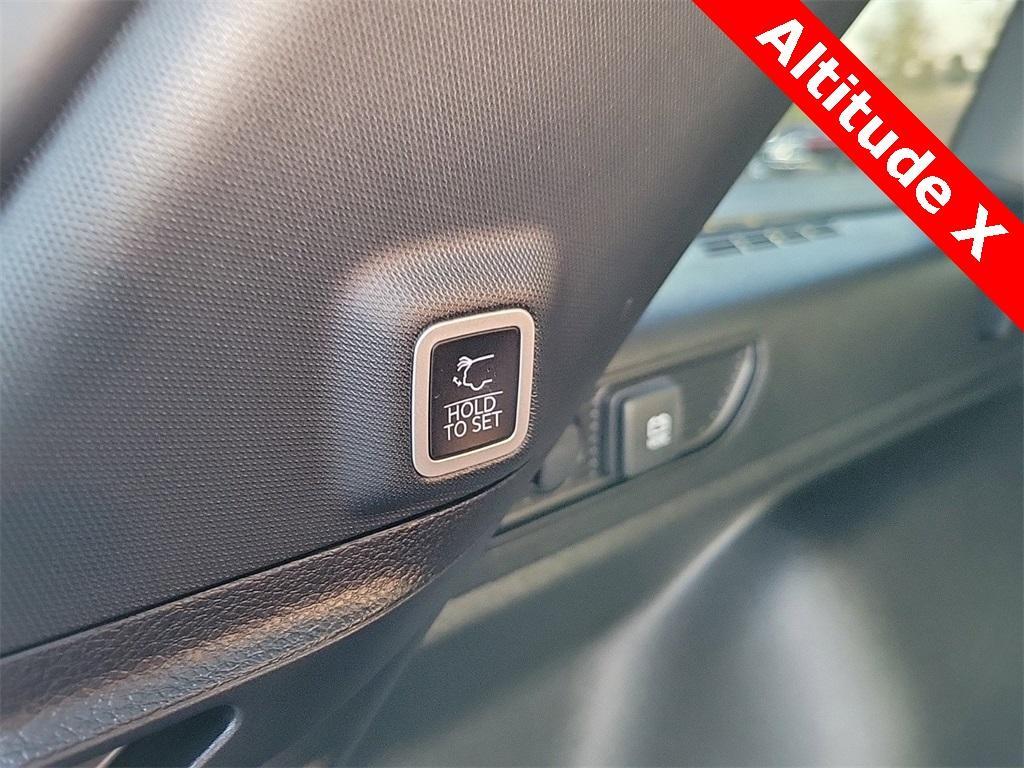 new 2025 Jeep Grand Cherokee car, priced at $40,599