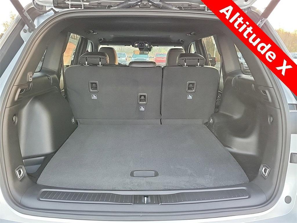 new 2025 Jeep Grand Cherokee car, priced at $40,599