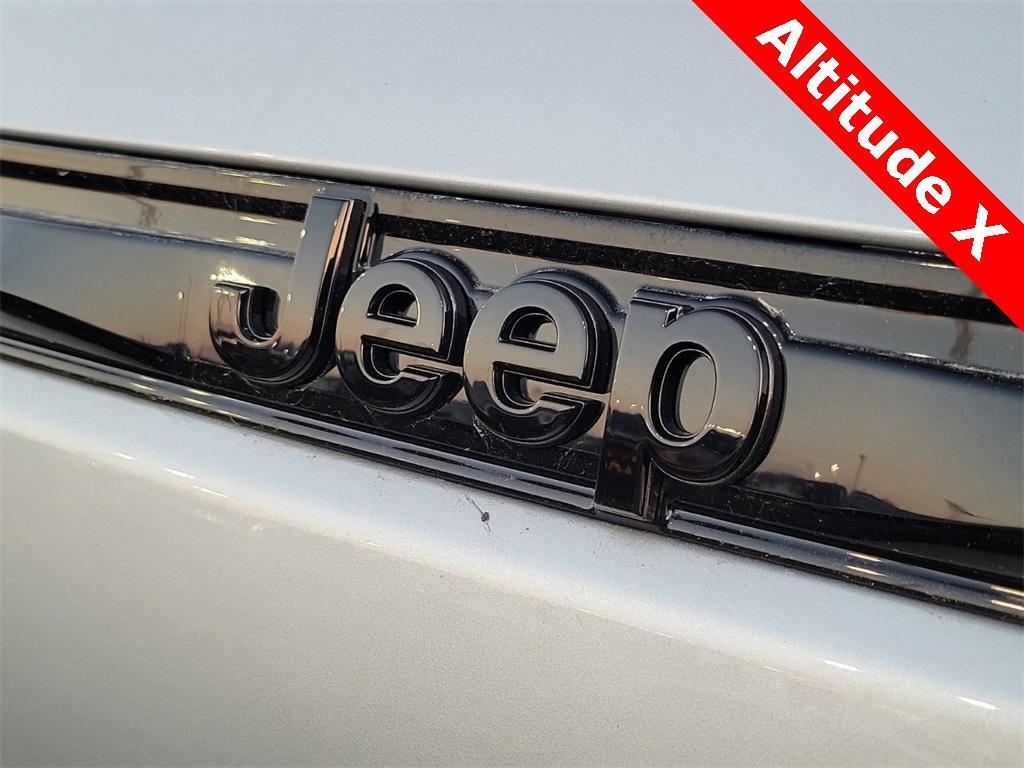 new 2025 Jeep Grand Cherokee car, priced at $40,599