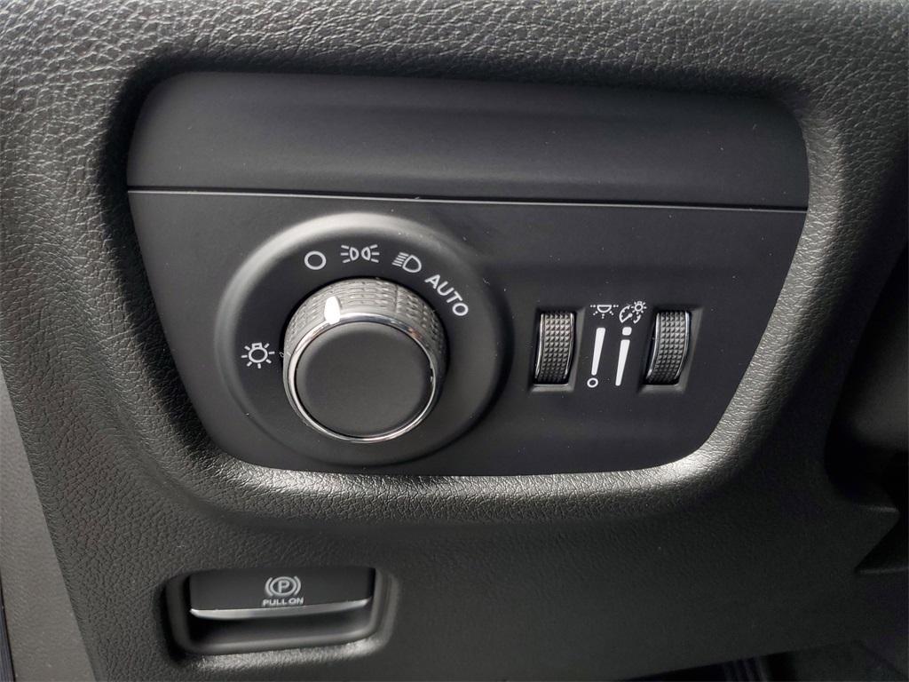 new 2025 Jeep Grand Cherokee car, priced at $40,120