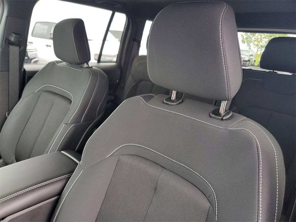 new 2025 Jeep Grand Cherokee car, priced at $40,120