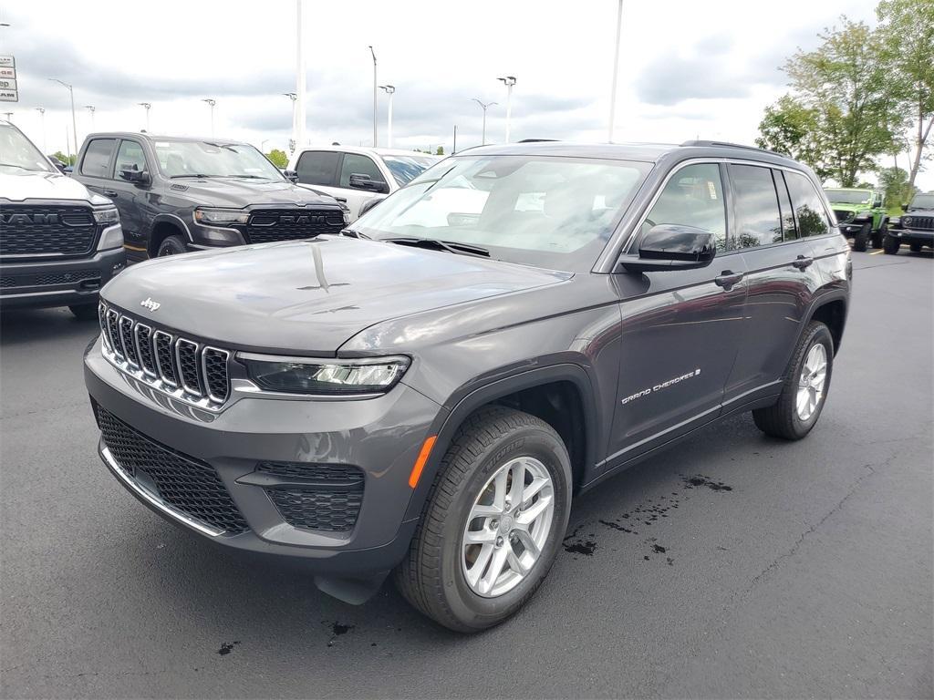 new 2025 Jeep Grand Cherokee car, priced at $40,120