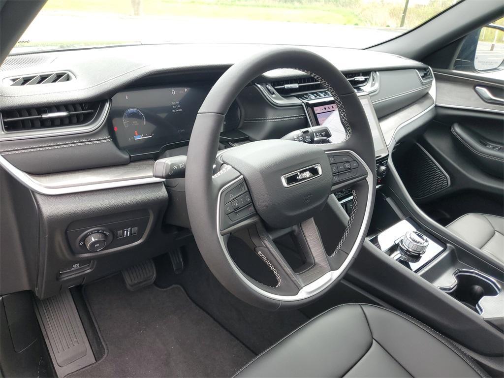 new 2025 Jeep Grand Cherokee car, priced at $49,178
