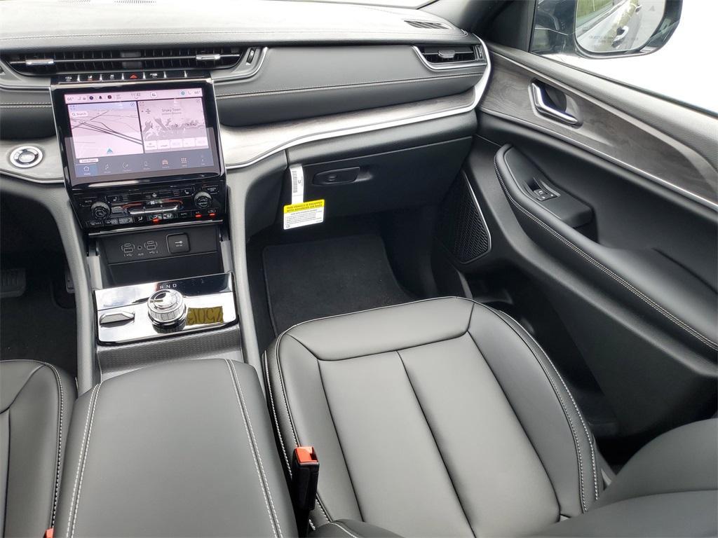 new 2025 Jeep Grand Cherokee car, priced at $49,178