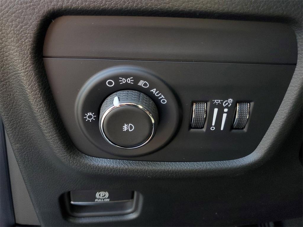 new 2025 Jeep Grand Cherokee car, priced at $49,494