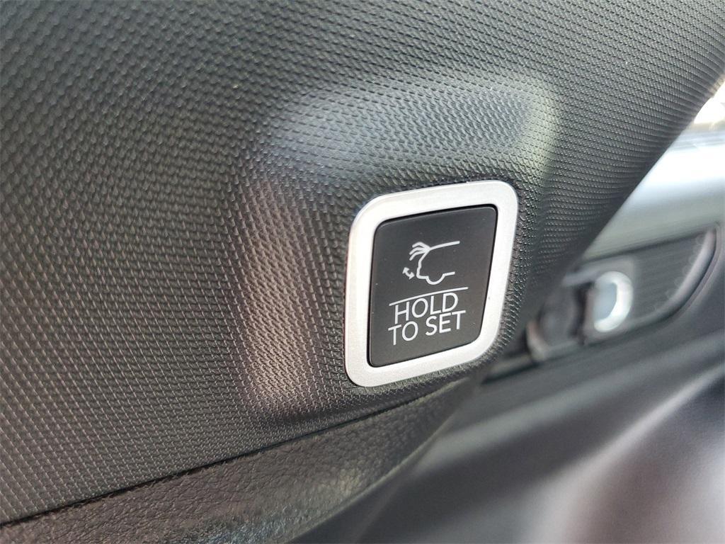 new 2025 Jeep Grand Cherokee car, priced at $49,494