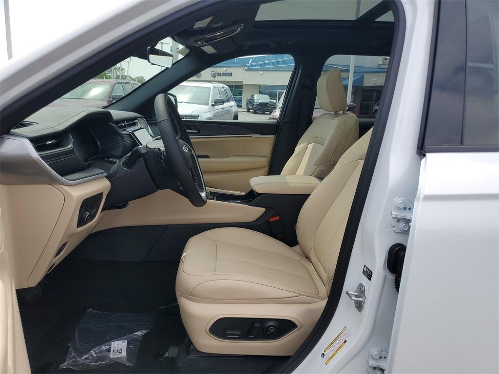 new 2025 Jeep Grand Cherokee car, priced at $41,522