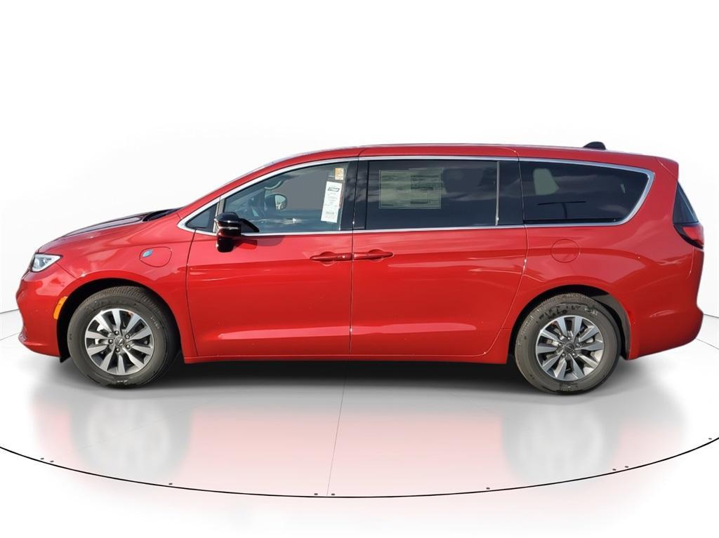 new 2025 Chrysler Pacifica Hybrid car, priced at $46,245