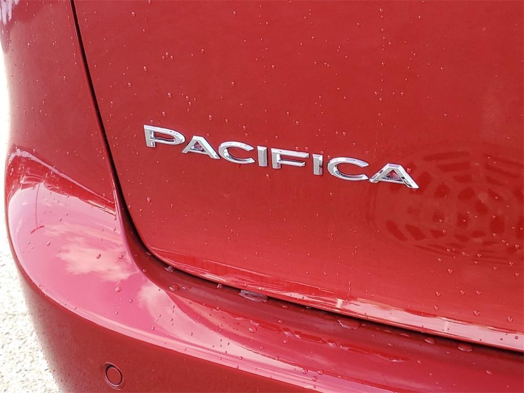 new 2025 Chrysler Pacifica Hybrid car, priced at $46,245