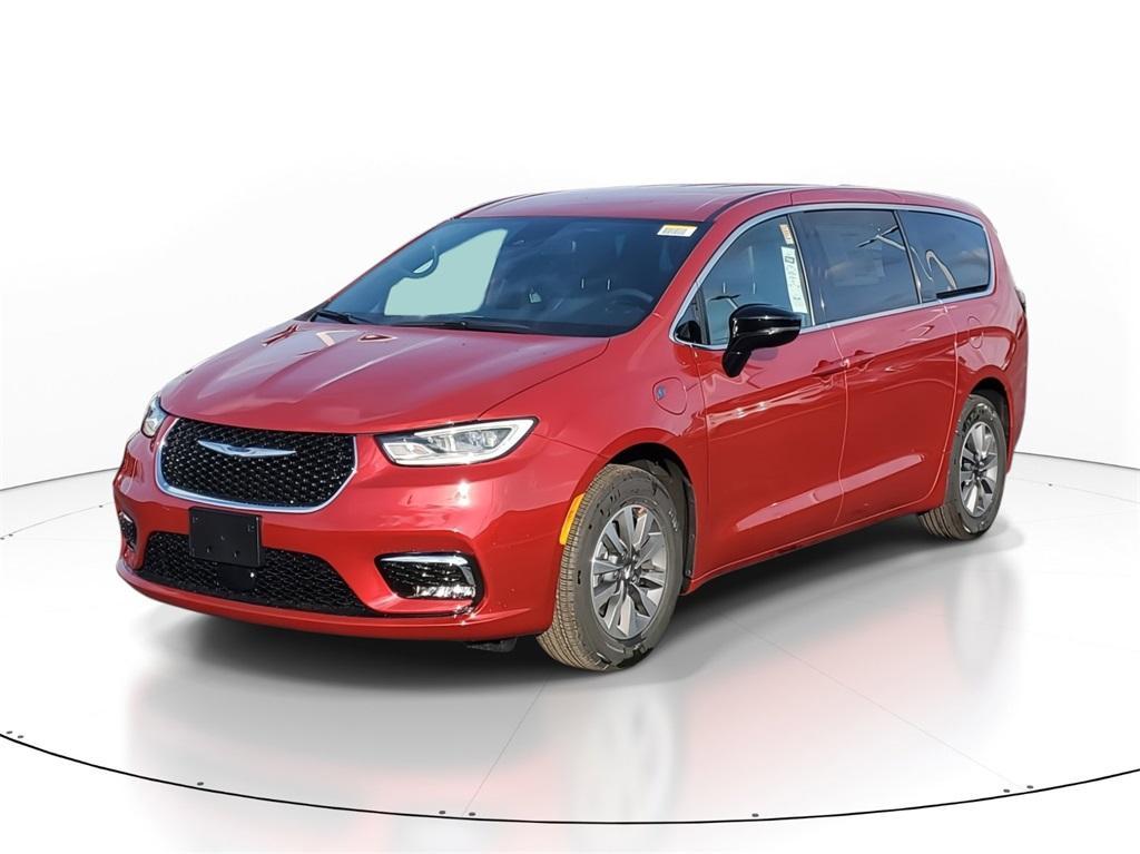 new 2025 Chrysler Pacifica Hybrid car, priced at $46,245