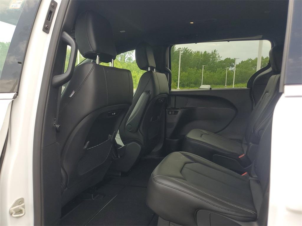 new 2025 Chrysler Pacifica car, priced at $43,973