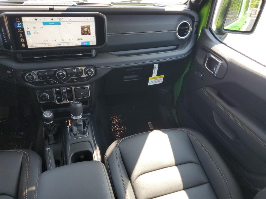 new 2025 Jeep Gladiator car